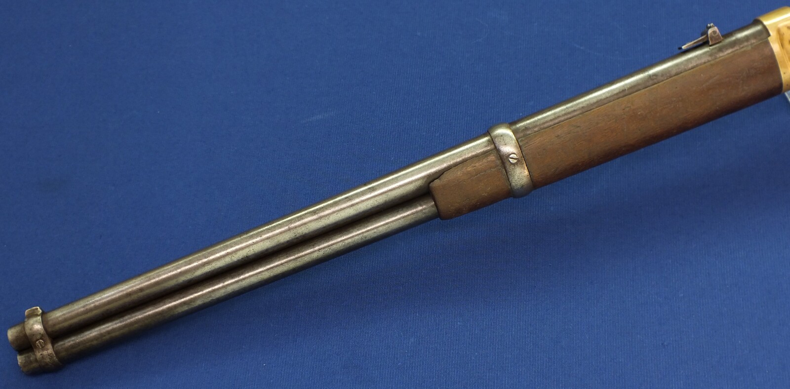 An antique American Winchester Model 1866 Yellow Boy Saddle Ring Carbine. Caliber 44 Henry Centerfire. 20 inch barrel. Length 100cm. In very good condition. Price 6.500 euro.