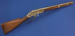 An antique American Winchester Model 1873 special order short Rifle/trapper. Caliber 44-40, 18 inch round barrel and shotgun Butt. Length 95cm. In very good condition. Price 2.850 euro