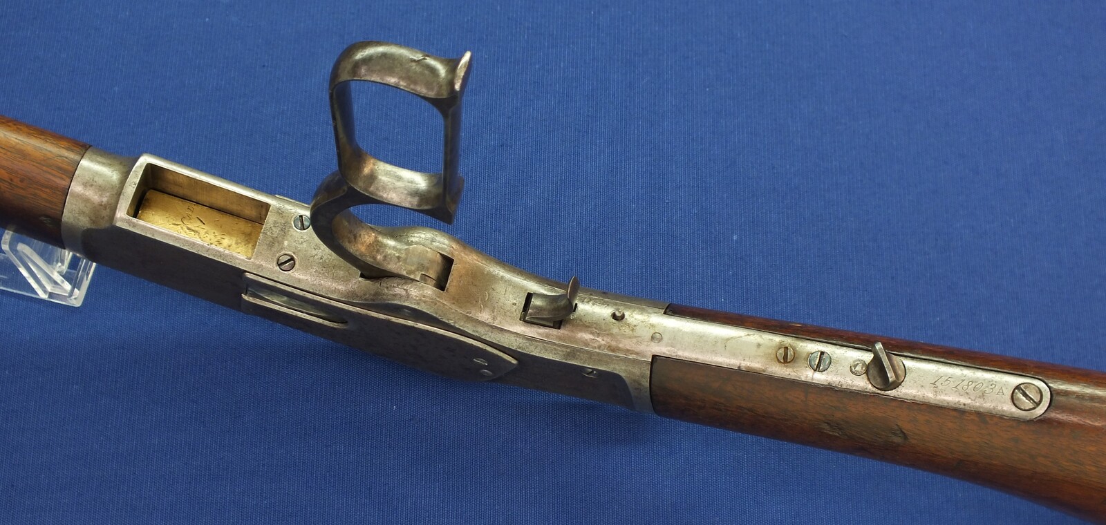 An antique American Winchester Model 1873 special order short Rifle/trapper. Caliber 44-40, 18 inch round barrel and shotgun Butt. Length 95cm. In very good condition. Price 2.850 euro