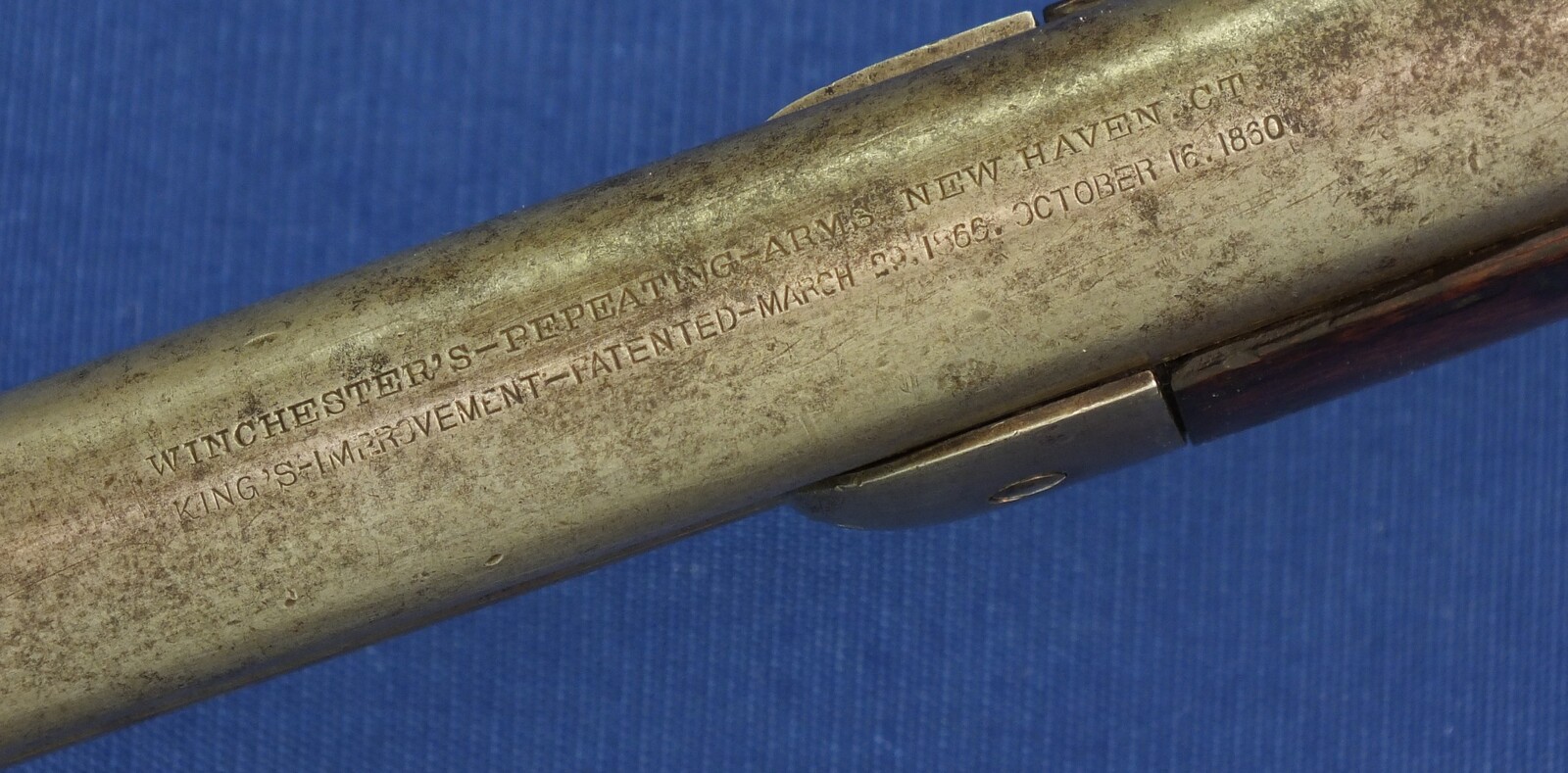 An antique American Winchester Model 1873 special order short Rifle/trapper. Caliber 44-40, 18 inch round barrel and shotgun Butt. Length 95cm. In very good condition. Price 2.850 euro
