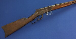An antique American Winchester Model 1886 lever action Rifle. Caliber 38-56 W.C.F. 26 inch octagon barrel. Lenght 115cm. In good condition. Price 1.750 euro.