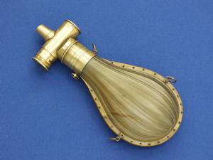 An antique and extremely rare Brass & Horn powder flask associated with the Colt Paterson Shotgun. Height 21,5 cm. In very good condition