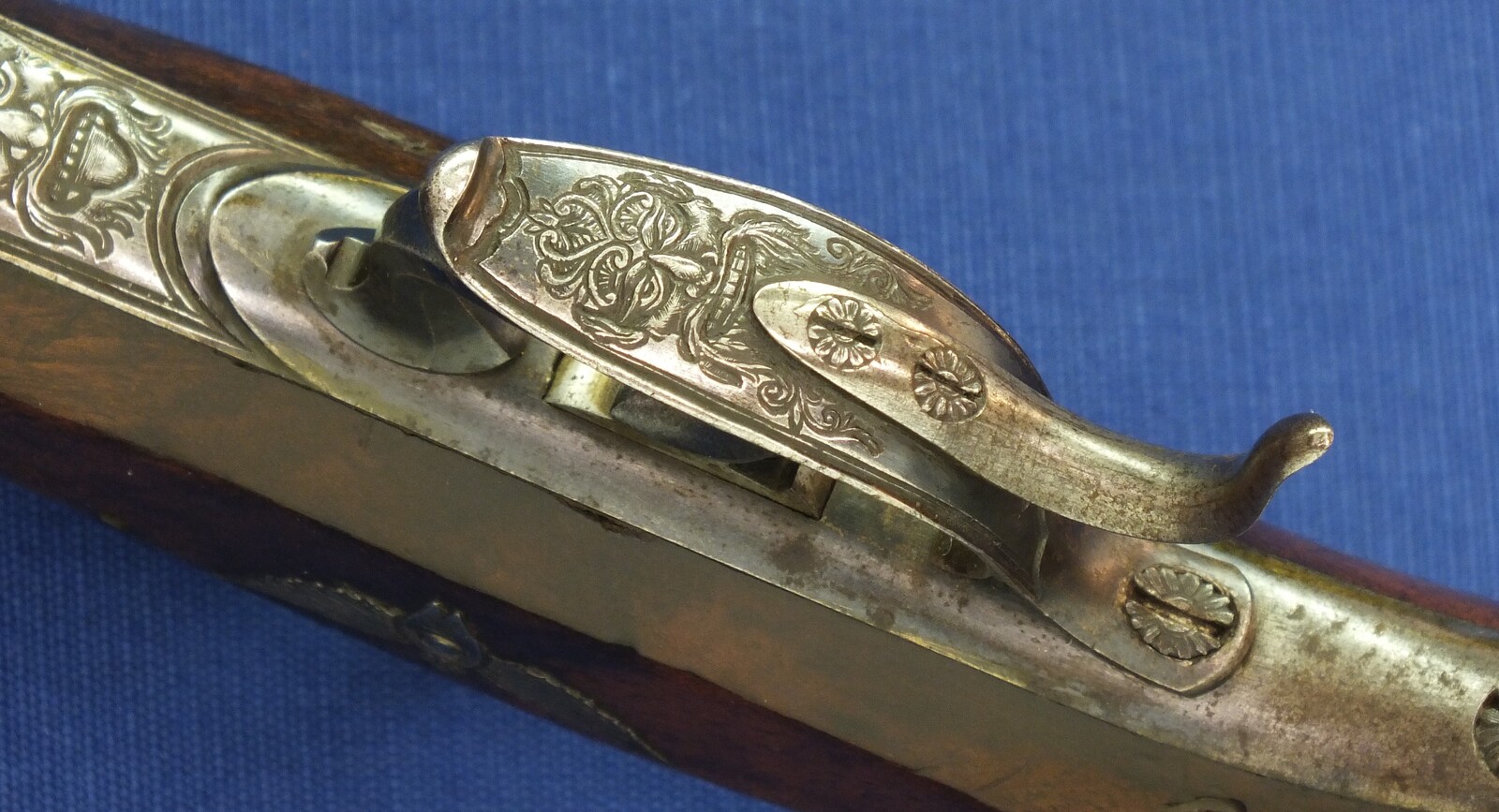 An antique Austrian 6mm Target/Saloon percussion Pistol by J.B. STRIXNER in WIEN. 10 inch barrel. Fine engraved and chiselled steel Mounts. Set-trigger. Length 41,5cm. In very good condition.