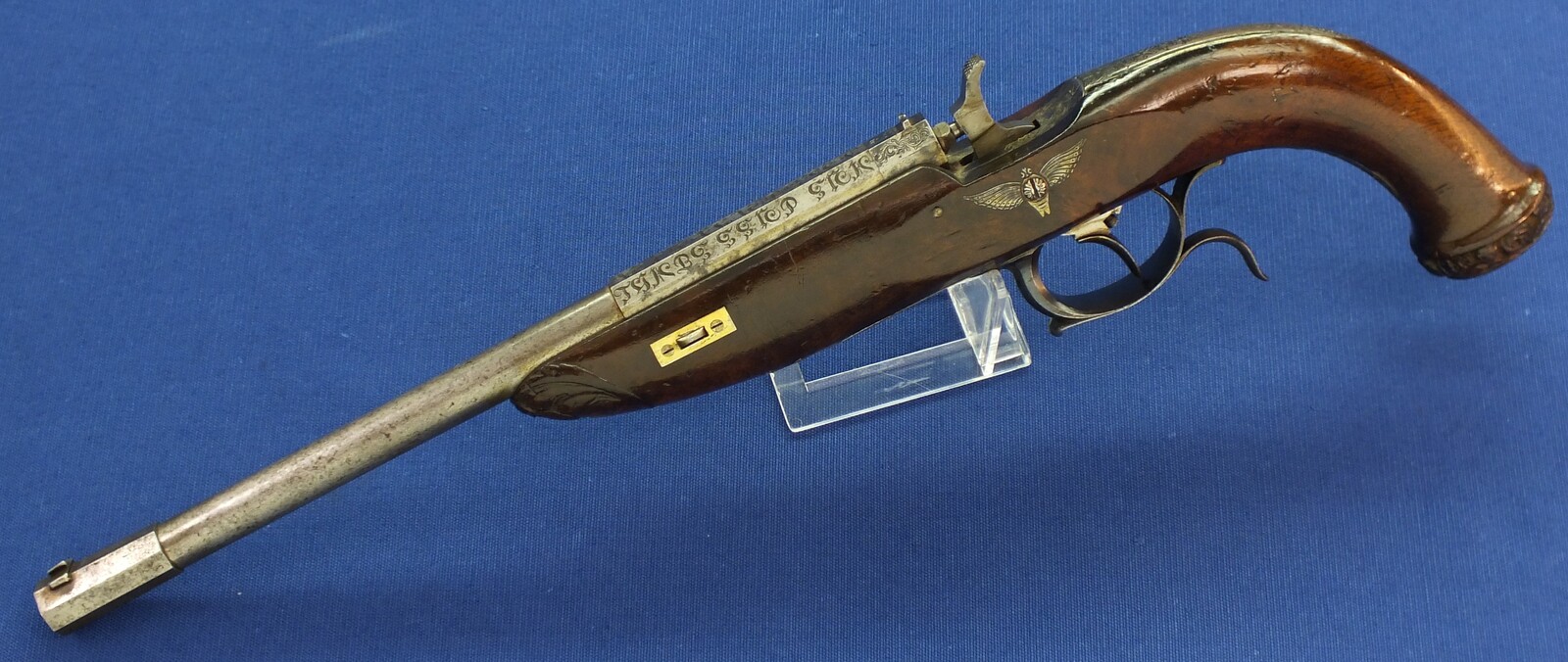An antique Austrian 6mm Target/Saloon percussion Pistol by J.B. STRIXNER in WIEN. 10 inch barrel. Fine engraved and chiselled steel Mounts. Set-trigger. Length 41,5cm. In very good condition. Price 850 euro.