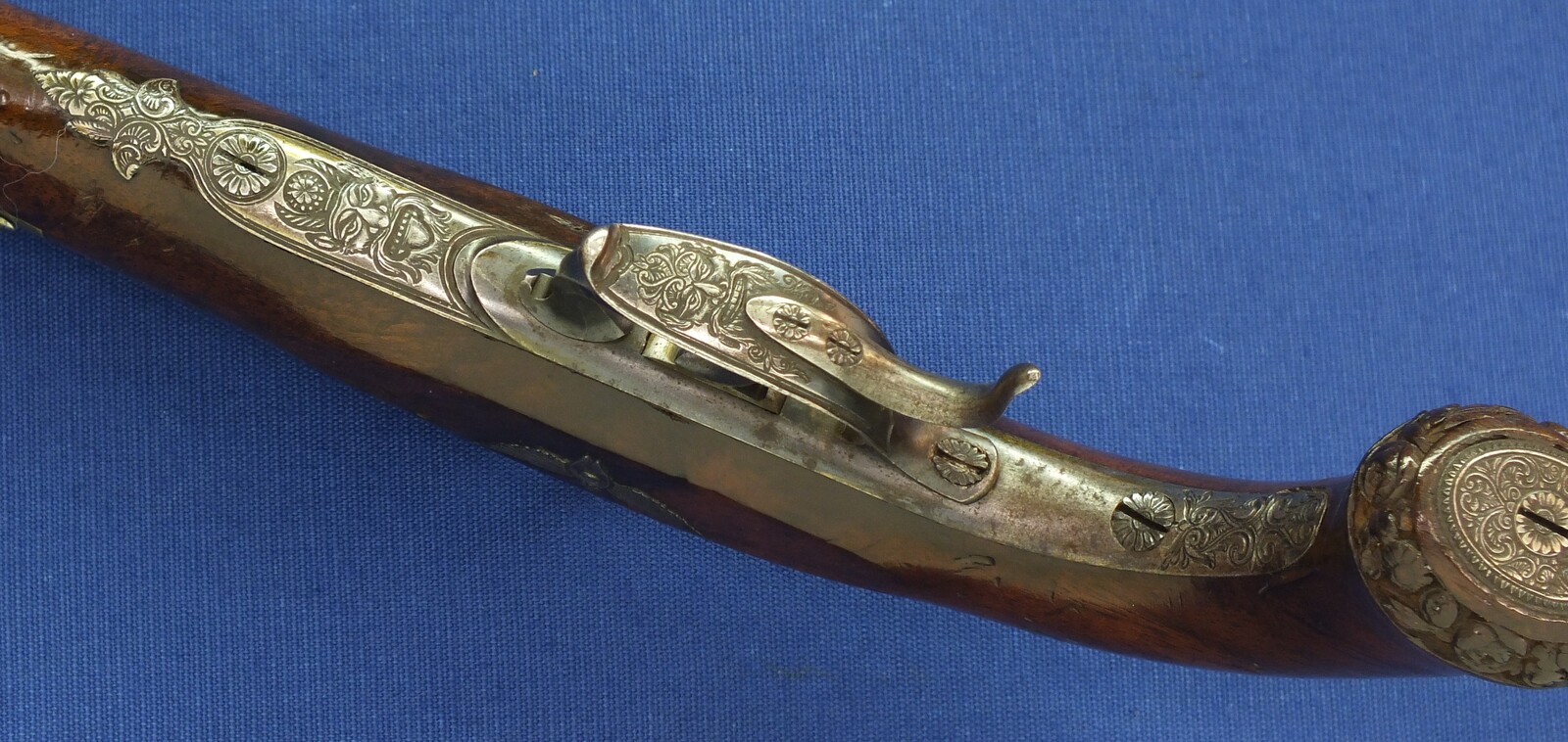 An antique Austrian 6mm Target/Saloon percussion Pistol by J.B. STRIXNER in WIEN. 10 inch barrel. Fine engraved and chiselled steel Mounts. Set-trigger. Length 41,5cm. In very good condition. Price 850 euro.