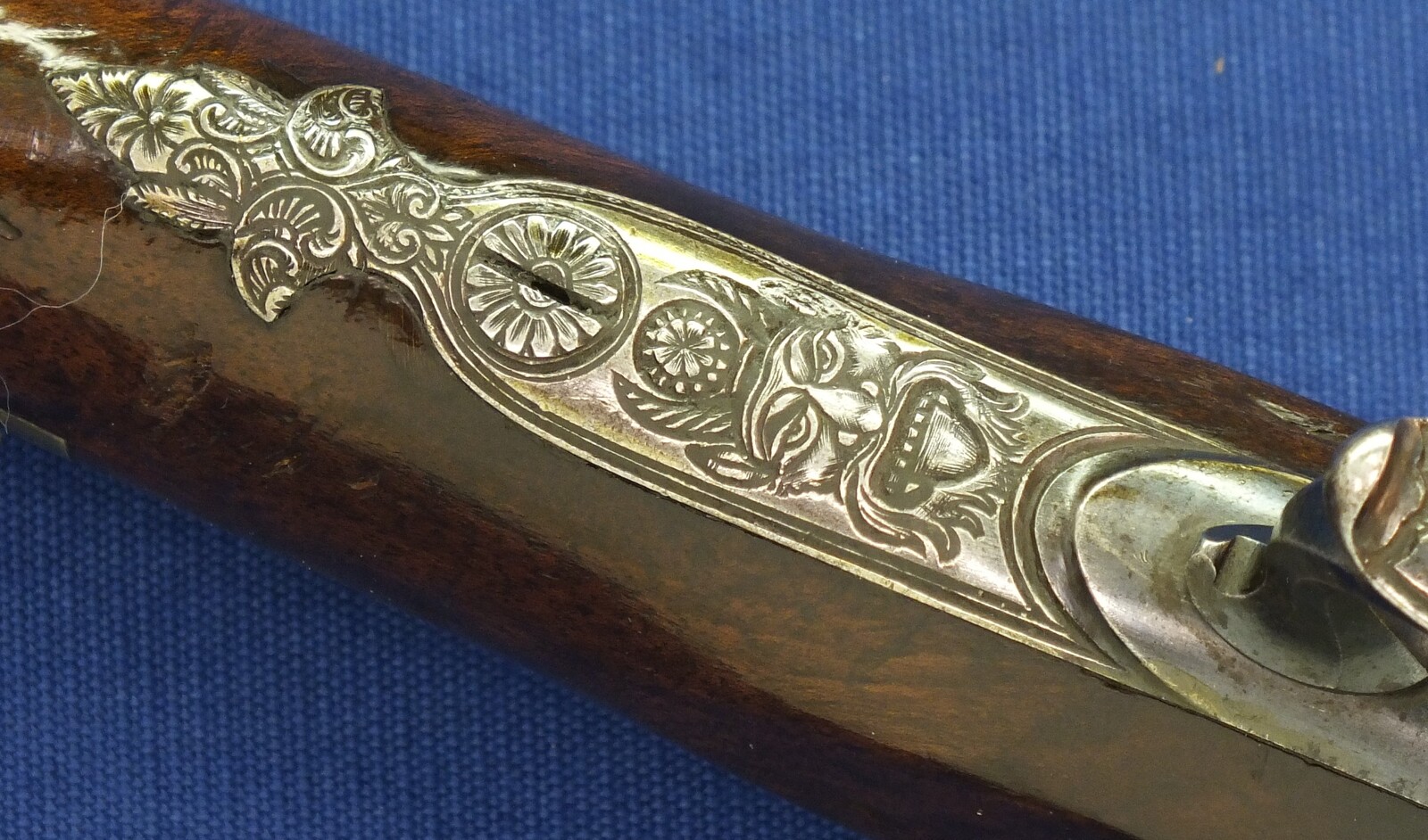 An antique Austrian 6mm Target/Saloon percussion Pistol by J.B. STRIXNER in WIEN. 10 inch barrel. Fine engraved and chiselled steel Mounts. Set-trigger. Length 41,5cm. In very good condition. Price 850 euro.
