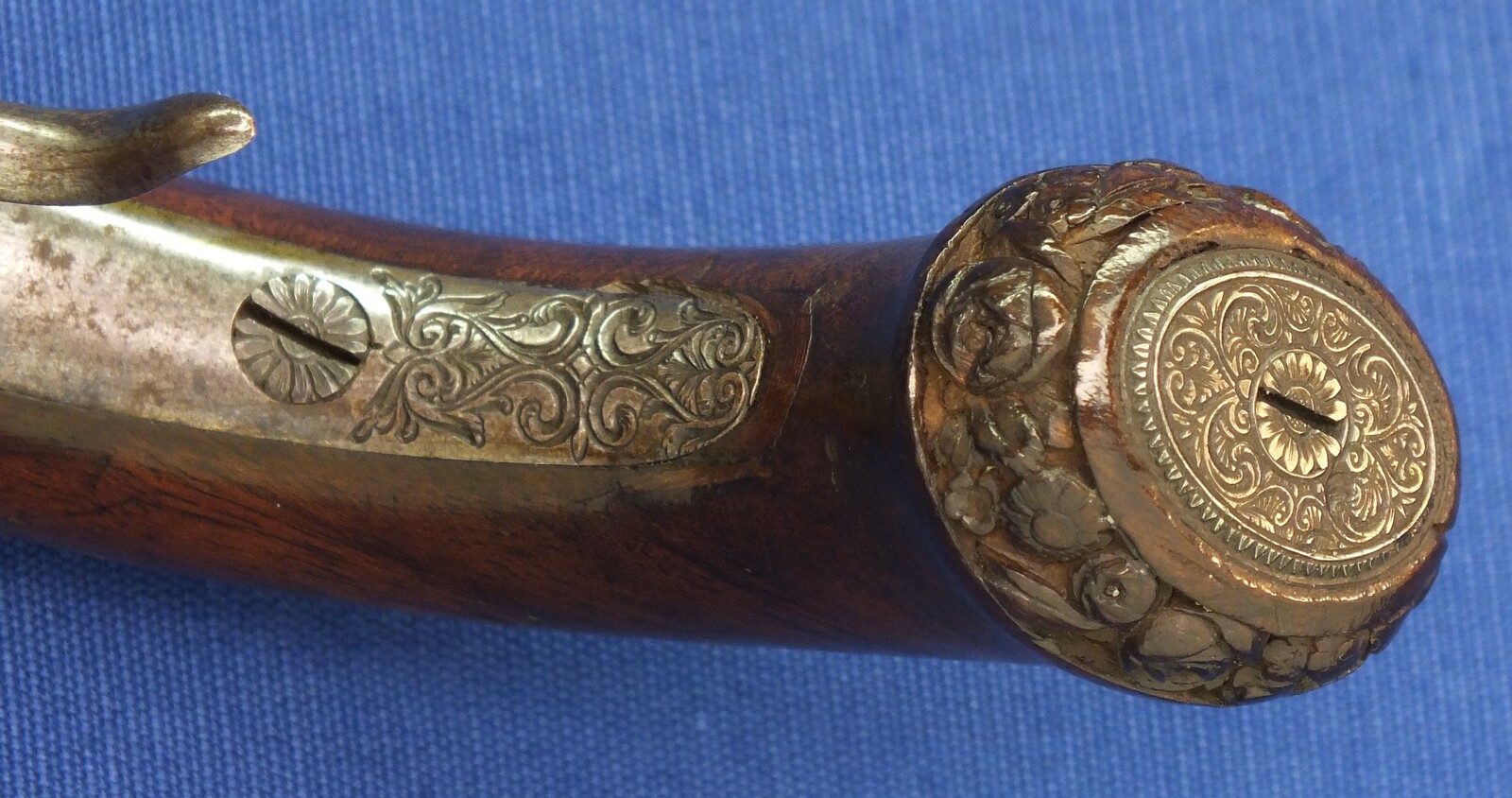 An antique Austrian 6mm Target/Saloon percussion Pistol by J.B. STRIXNER in WIEN. 10 inch barrel. Fine engraved and chiselled steel Mounts. Set-trigger. Length 41,5cm. In very good condition. Price 850 euro.