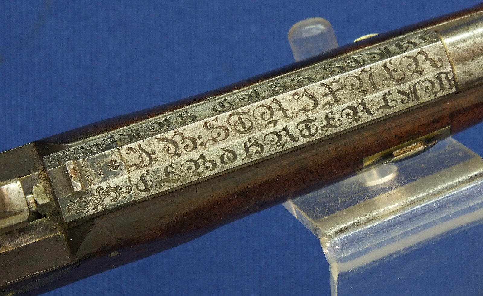 An antique Austrian 6mm Target/Saloon percussion Pistol by J.B. STRIXNER in WIEN. 10 inch barrel. Fine engraved and chiselled steel Mounts. Set-trigger. Length 41,5cm. In very good condition. Price 850 euro.