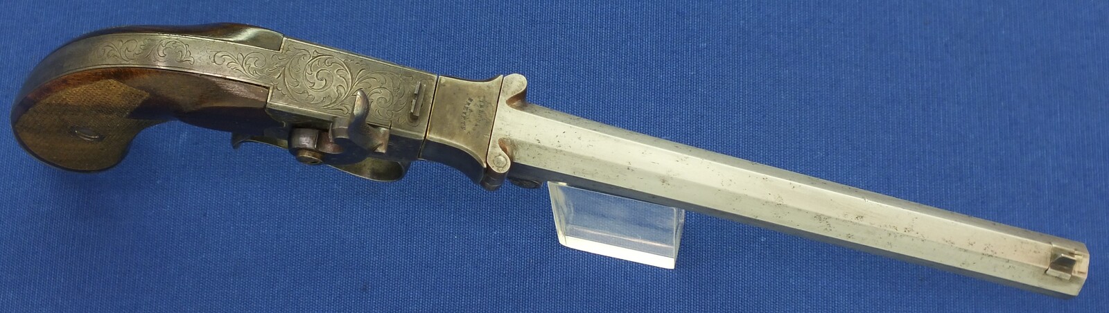 An antique Belgian 5mm Breechloading Percussion Target/Saloon pistol with internal hammer by J.J. Herman Liege. 6,5 inch octagon barrel. Length 32cm. In very good condition. Price 795 euro.