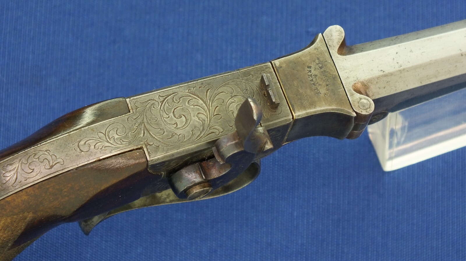 An antique Belgian 5mm Breechloading Percussion Target/Saloon pistol with internal hammer by J.J. Herman Liege. 6,5 inch octagon barrel. Length 32cm. In very good condition. Price 795 euro.