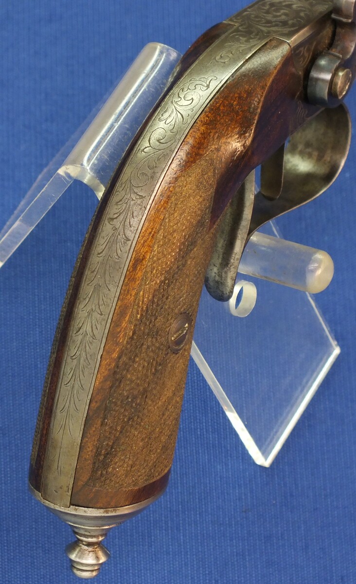 An antique Belgian 5mm Breechloading Percussion Target/Saloon pistol with internal hammer by J.J. Herman Liege. 6,5 inch octagon barrel. Length 32cm. In very good condition. Price 795 euro.