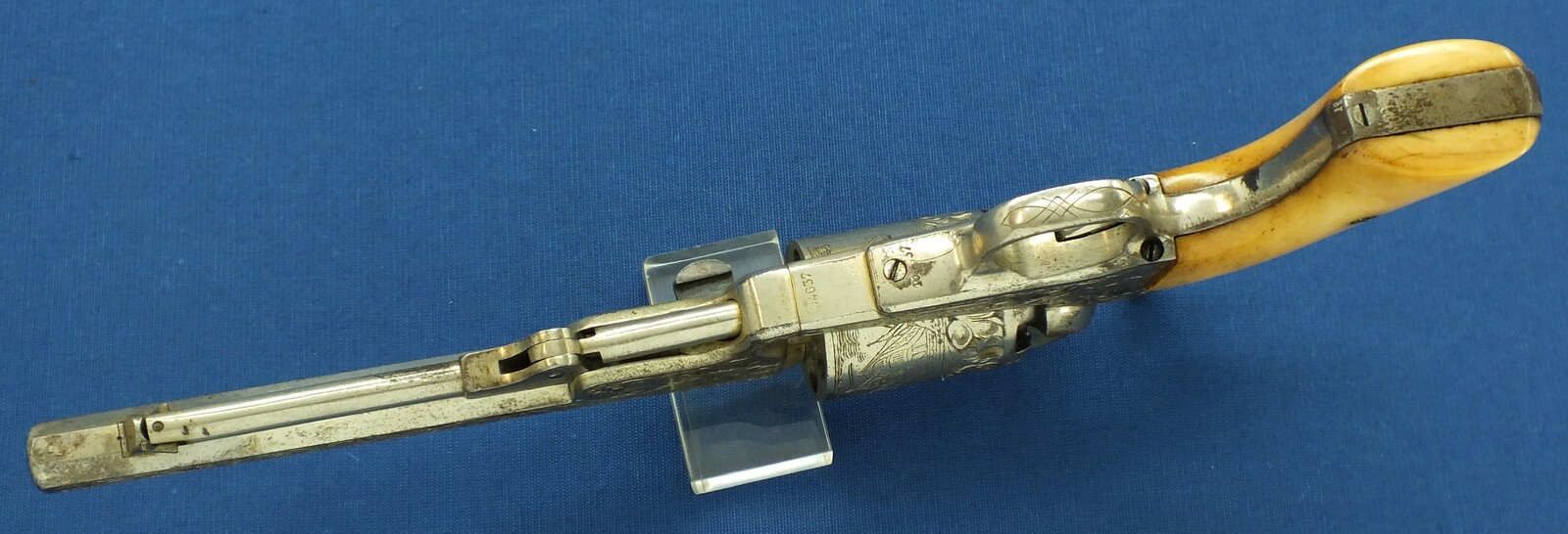 An antique Belgian Brevete engraved and Nickel Plated Colt Model 1851 Navy 6 shot Percussion Revolver by Jean-Baptiste Rongé & Fils. Caliber 35, 7 inch barrel. Length 34,5cm. In very good condition. Price 1.750 euro.