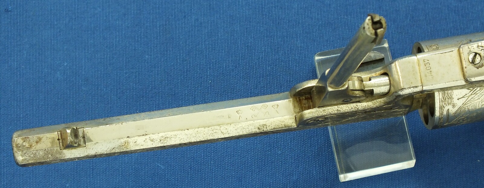 An antique Belgian Brevete engraved and Nickel Plated Colt Model 1851 Navy 6 shot Percussion Revolver by Jean-Baptiste Rongé & Fils. Caliber 35, 7 inch barrel. Length 34,5cm. In very good condition. Price 1.750 euro.
