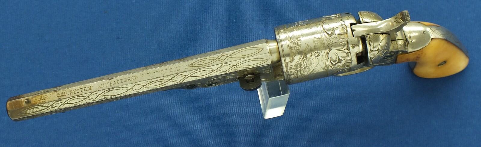 An antique Belgian Brevete engraved and Nickel Plated Colt Model 1851 Navy 6 shot Percussion Revolver by Jean-Baptiste Rongé & Fils. Caliber 35, 7 inch barrel. Length 34,5cm. In very good condition. Price 1.750 euro.