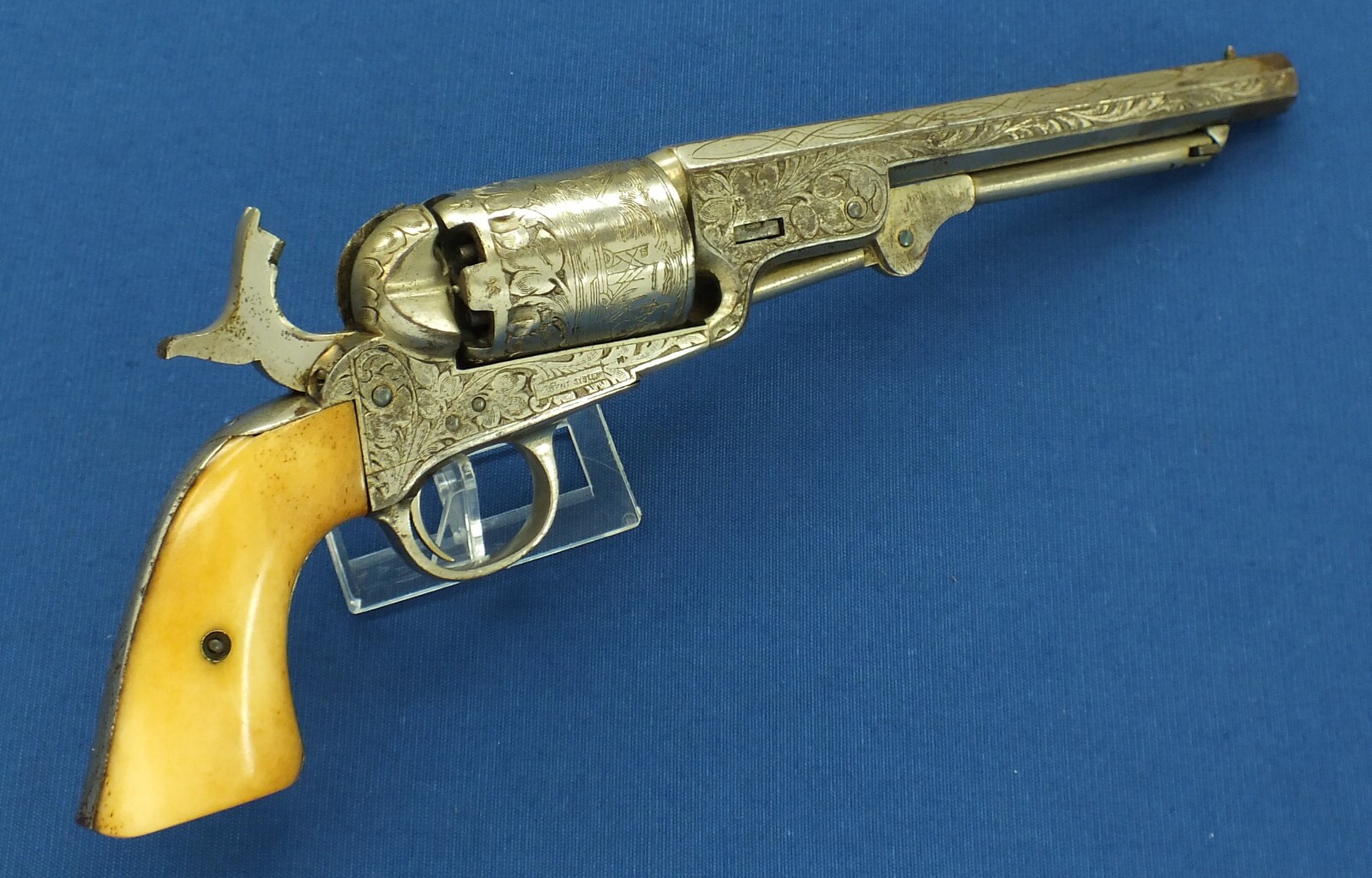 An antique Belgian Brevete engraved and Nickel Plated Colt Model 1851 Navy 6 shot Percussion Revolver by Jean-Baptiste Rongé & Fils. Caliber 35, 7 inch barrel. Length 34,5cm. In very good condition. Price 1.750 euro.