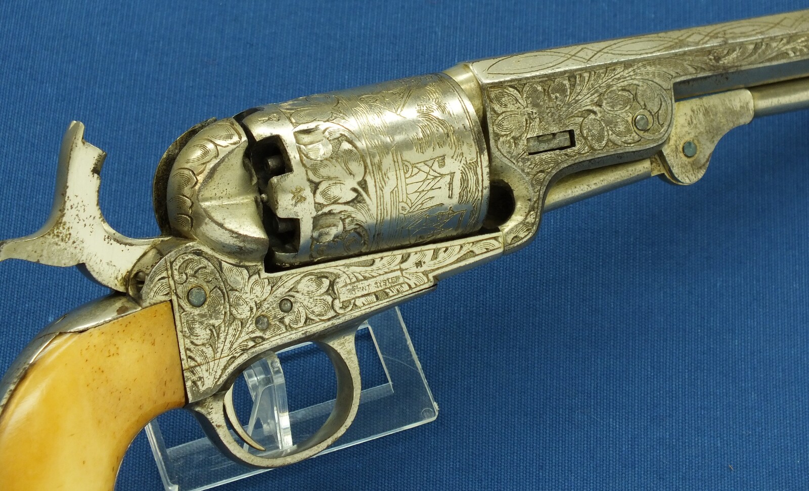 An antique Belgian Brevete engraved and Nickel Plated Colt Model 1851 Navy 6 shot Percussion Revolver by Jean-Baptiste Rongé & Fils. Caliber 35, 7 inch barrel. Length 34,5cm. In very good condition. Price 1.750 euro.