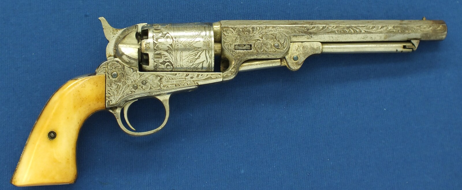 An antique Belgian Brevete engraved and Nickel Plated Colt Model 1851 Navy 6 shot Percussion Revolver by Jean-Baptiste Rongé & Fils. Caliber 35, 7 inch barrel. Length 34,5cm. In very good condition. Price 1.750 euro.