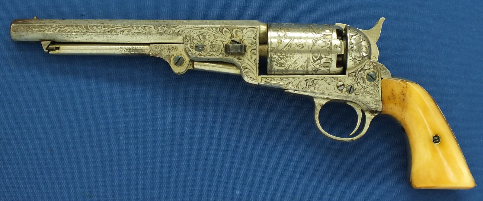 An antique Belgian Brevete engraved and Nickel Plated Colt Model 1851 Navy 6 shot Percussion Revolver by Jean-Baptiste Rongé & Fils. Caliber 35, 7 inch barrel. Length 34,5cm. In very good condition. Price 1.750 euro.