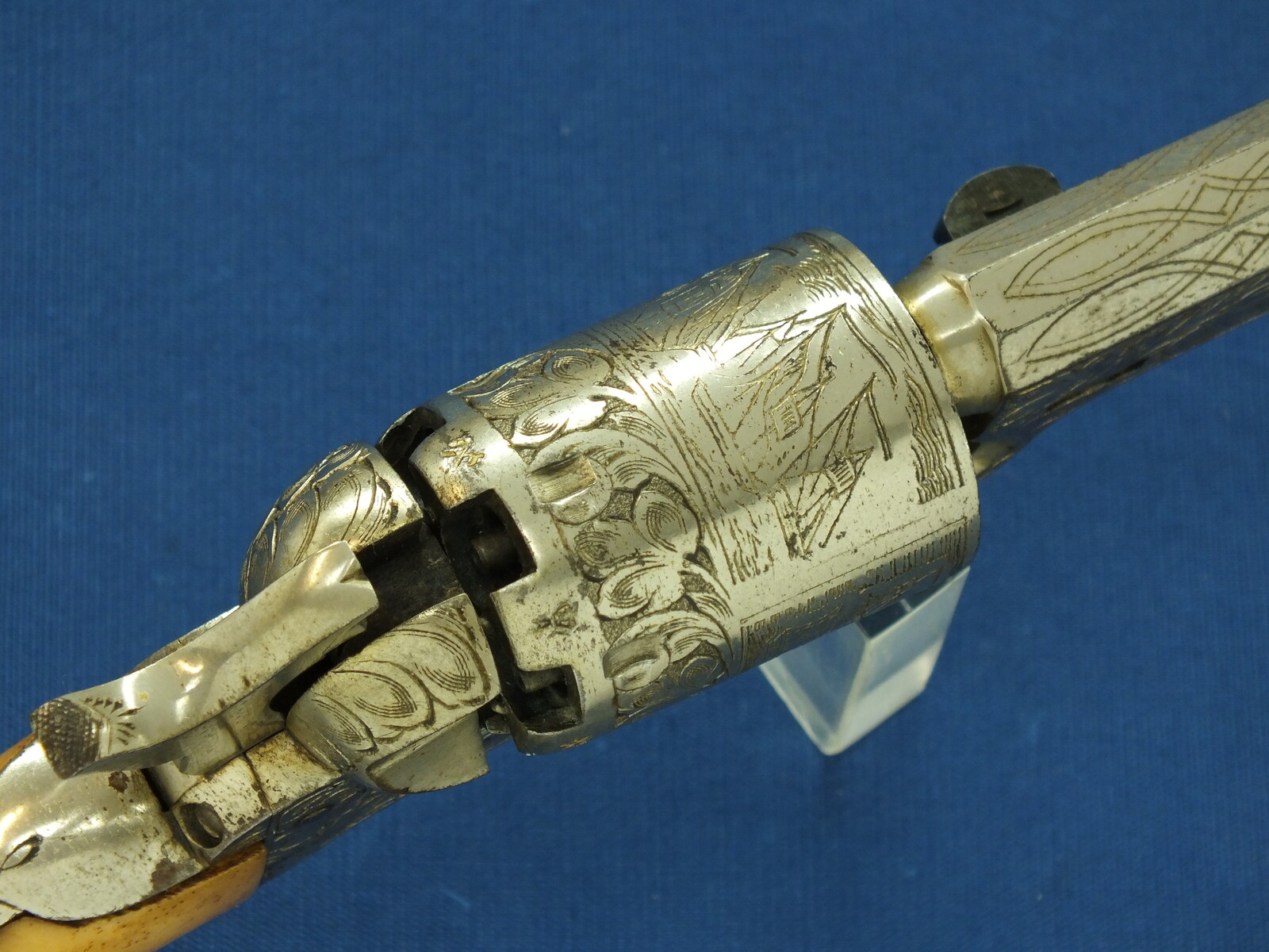 An antique Belgian Brevete engraved and Nickel Plated Colt Model 1851 Navy 6 shot Percussion Revolver by Jean-Baptiste Rongé & Fils. Caliber 35, 7 inch barrel. Length 34,5cm. In very good condition. Price 1.750 euro.