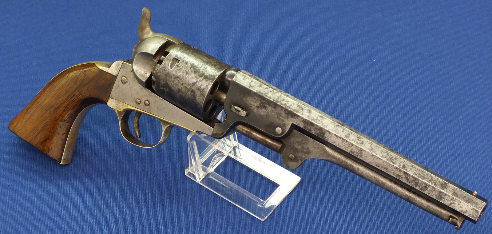 An antique Belgian Colt Brevete Model 1851 Navy 6 shot percussion Revolver by N. Gilon Liege retailed by A. Libert Amsterdam. 36 caliber, 7,5 inch barrel. Length 35cm. In very good condition.