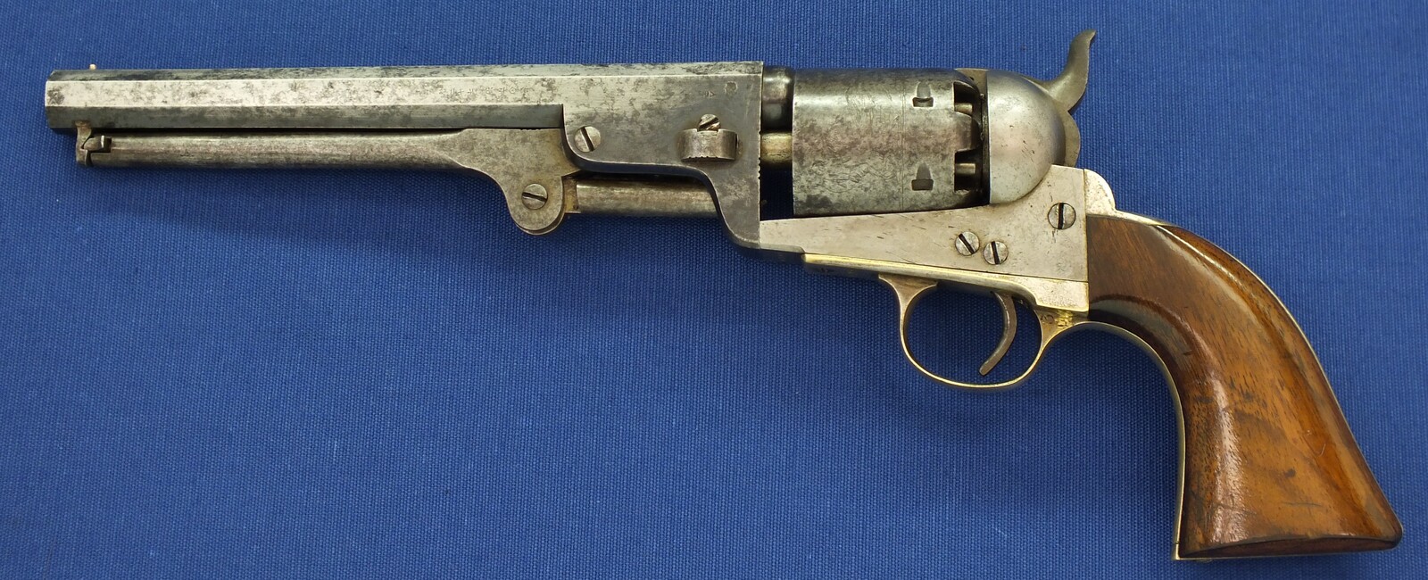 An antique Belgian Colt Brevete Model 1851 Navy 6 shot percussion Revolver by N. Gilon Liege retailed by A. Libert Amsterdam. 36 caliber, 7,5 inch barrel. Length 35cm. In very good condition.