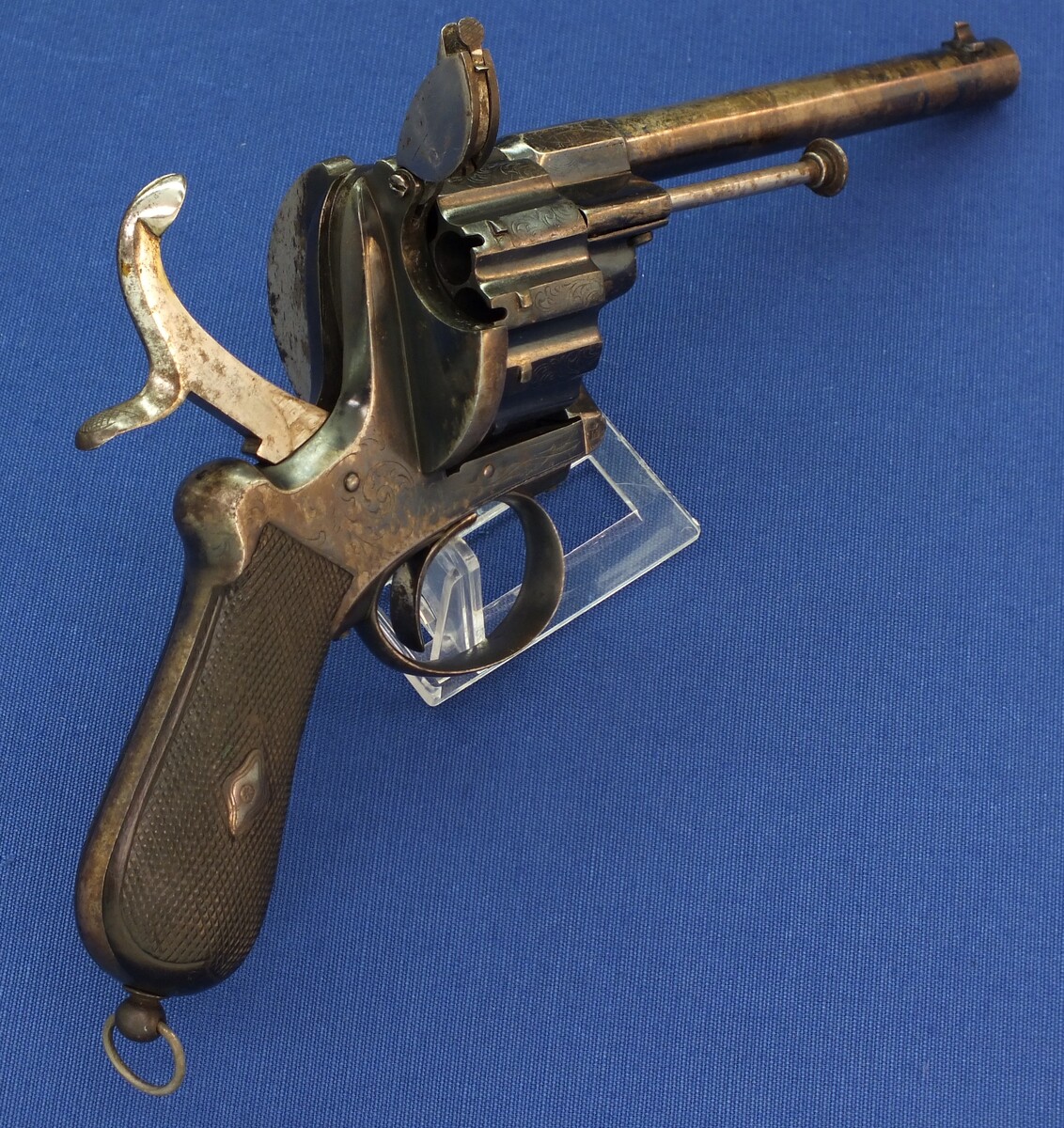 An antique Belgian E. Lefaucheux 12 shot 9mm Double and Single Action Pinfire Revolver. Length 31cm. In very good condition. Price 1.750 euro.