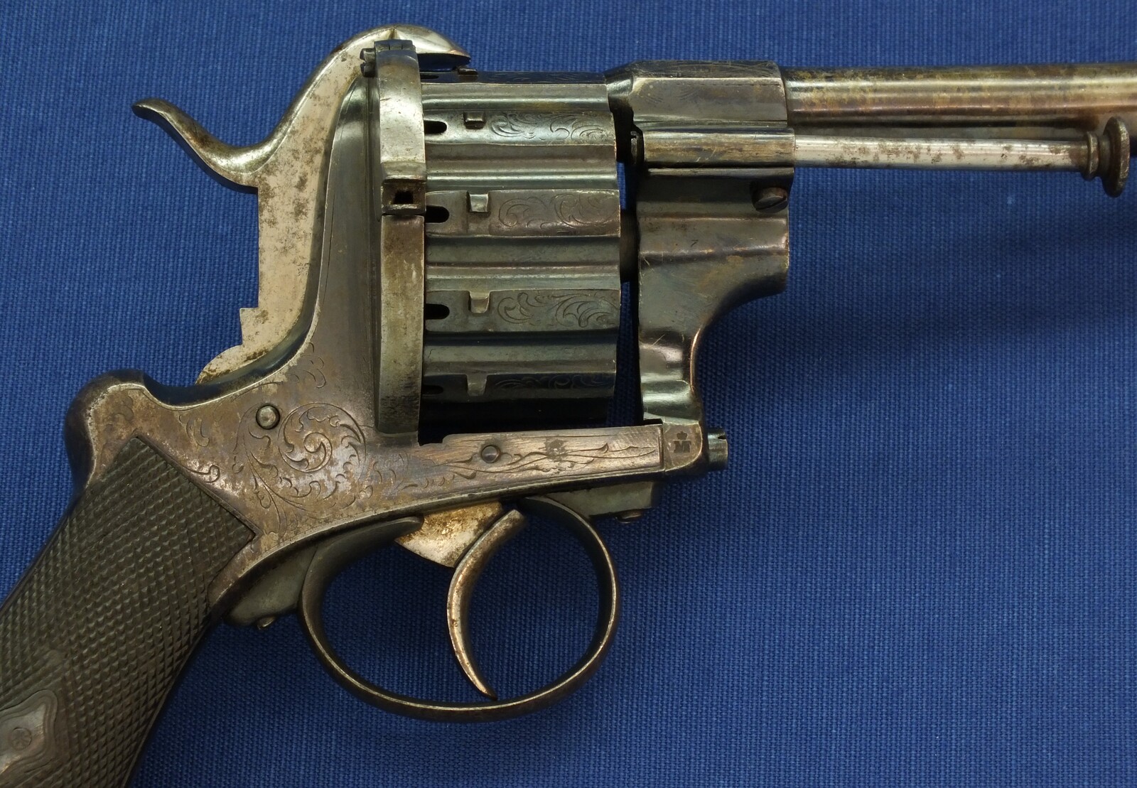 An antique Belgian E. Lefaucheux 12 shot 9mm Double and Single Action Pinfire Revolver. Length 31cm. In very good condition. Price 1.750 euro.