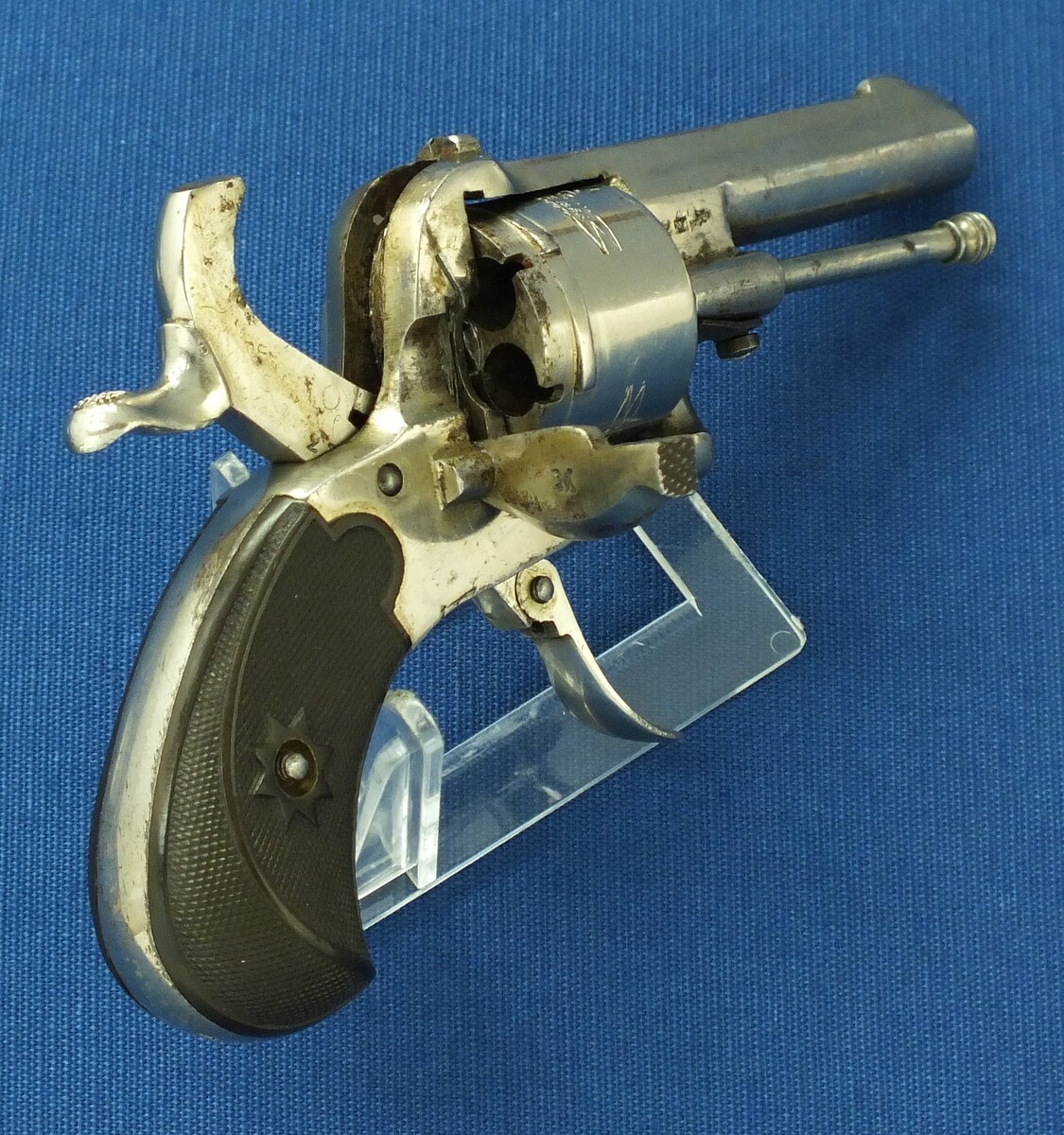 An antique Belgian made for the English market 6 shot Single and Double Action Nickel Plated Pinfire Revolver. 7mm Caliber, length 17cm. In very good condition. Price 450 euro.