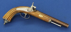 An antique Belgian percussion pistol circa 1860. Engraved lock and steel mounts. Caliber 12mm rifled. Length 36cm. In very good condition. 