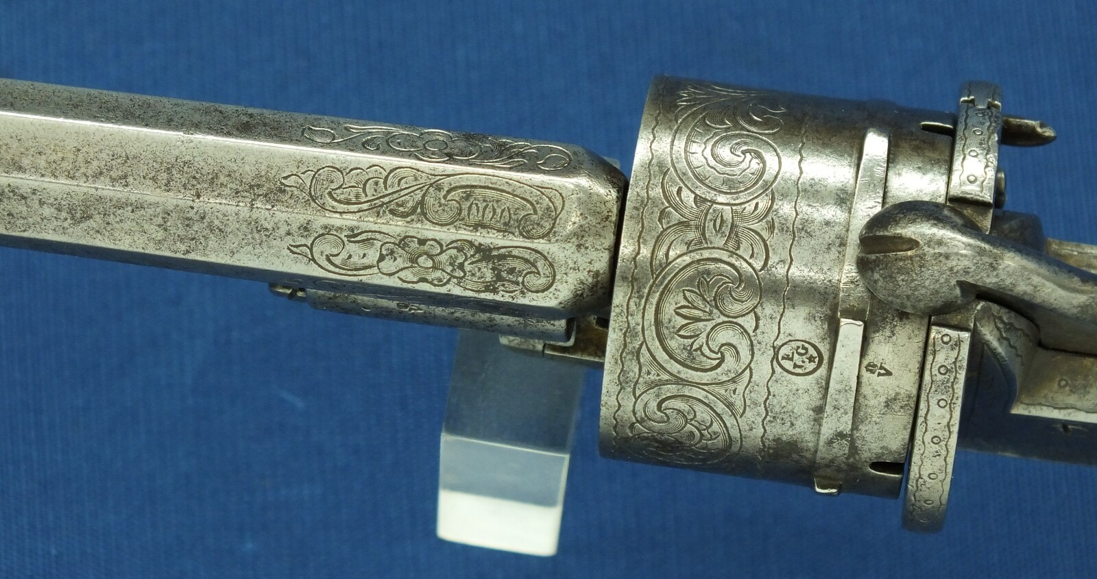 An antique Belgian/Liege engraved Lefaucheux type 6 shot single and Double-Action 12mm pinfire Revolver with rare swing out ejector Rod fixed in frame. Length 31,5cm. In good/very good condition. Price 750 euro