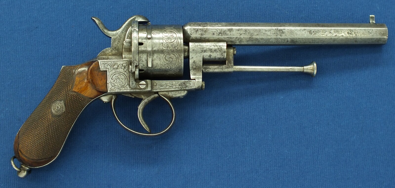 An antique Belgian/Liege engraved Lefaucheux type 6 shot single and Double-Action 12mm pinfire Revolver with rare swing out ejector Rod fixed in frame. Length 31,5cm. In good/very good condition. Price 750 euro