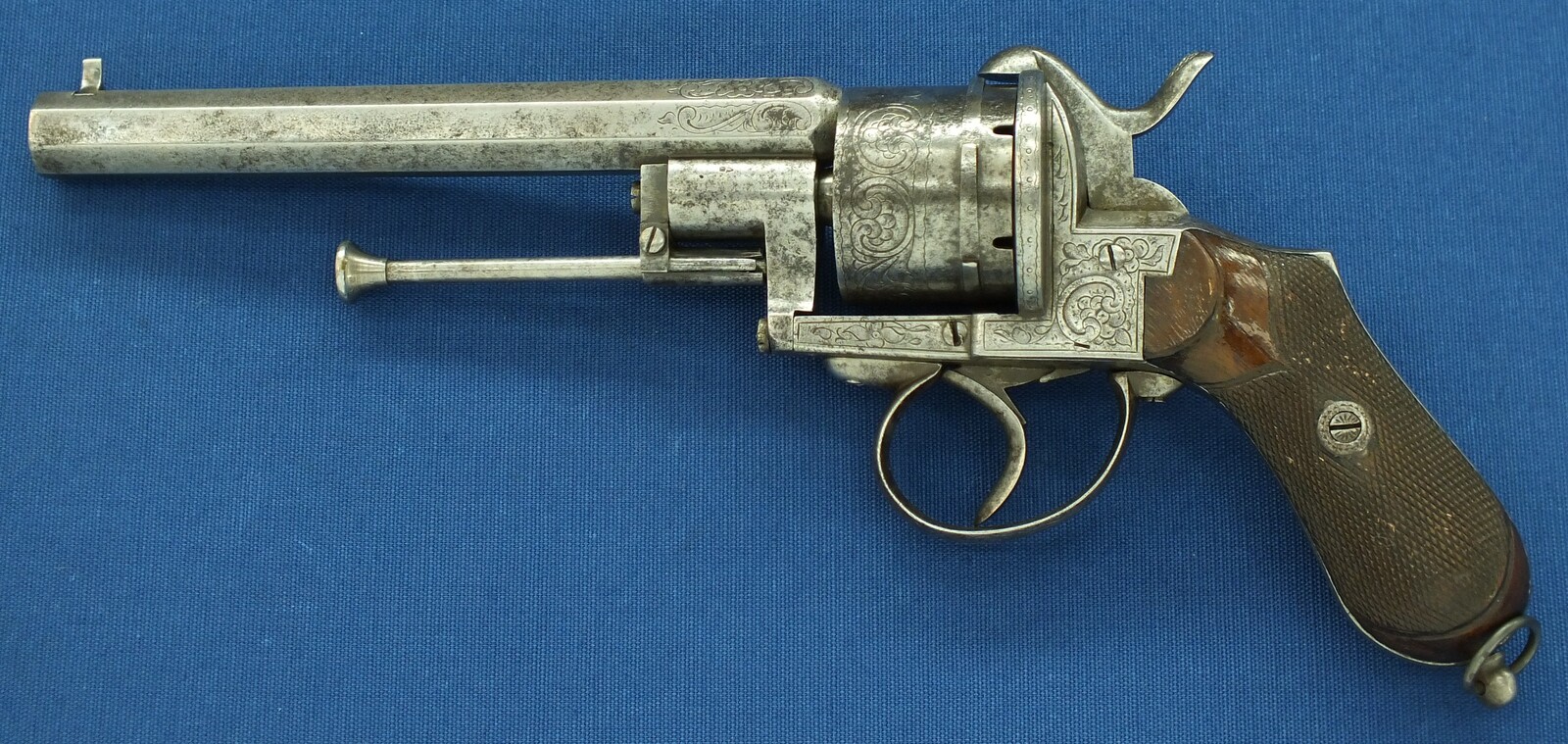 An antique Belgian/Liege engraved Lefaucheux type 6 shot single and Double-Action 12mm pinfire Revolver with rare swing out ejector Rod fixed in frame. Length 31,5cm. In good/very good condition. Price 750 euro