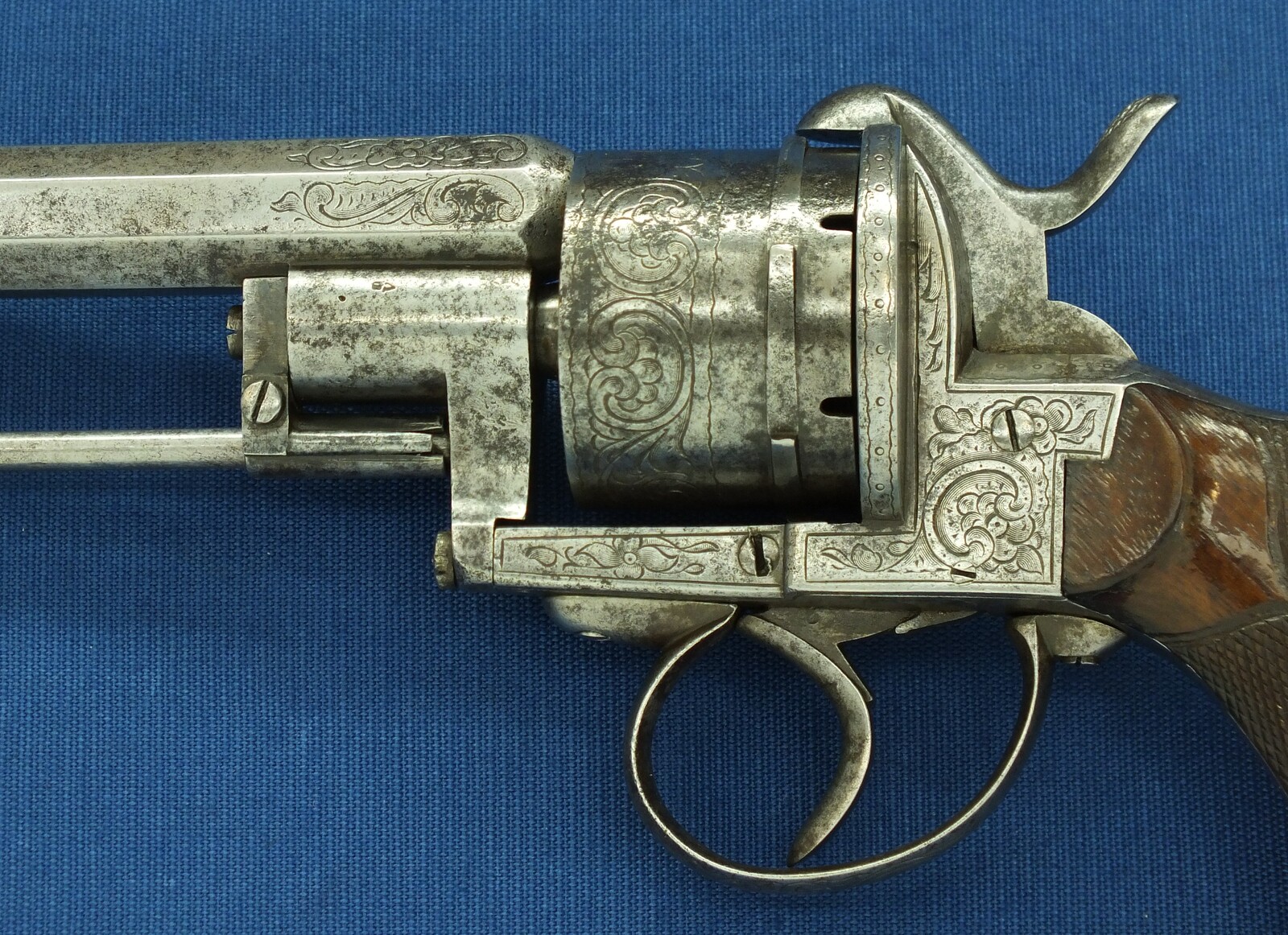 An antique Belgian/Liege engraved Lefaucheux type 6 shot single and Double-Action 12mm pinfire Revolver with rare swing out ejector Rod fixed in frame. Length 31,5cm. In good/very good condition. Price 750 euro