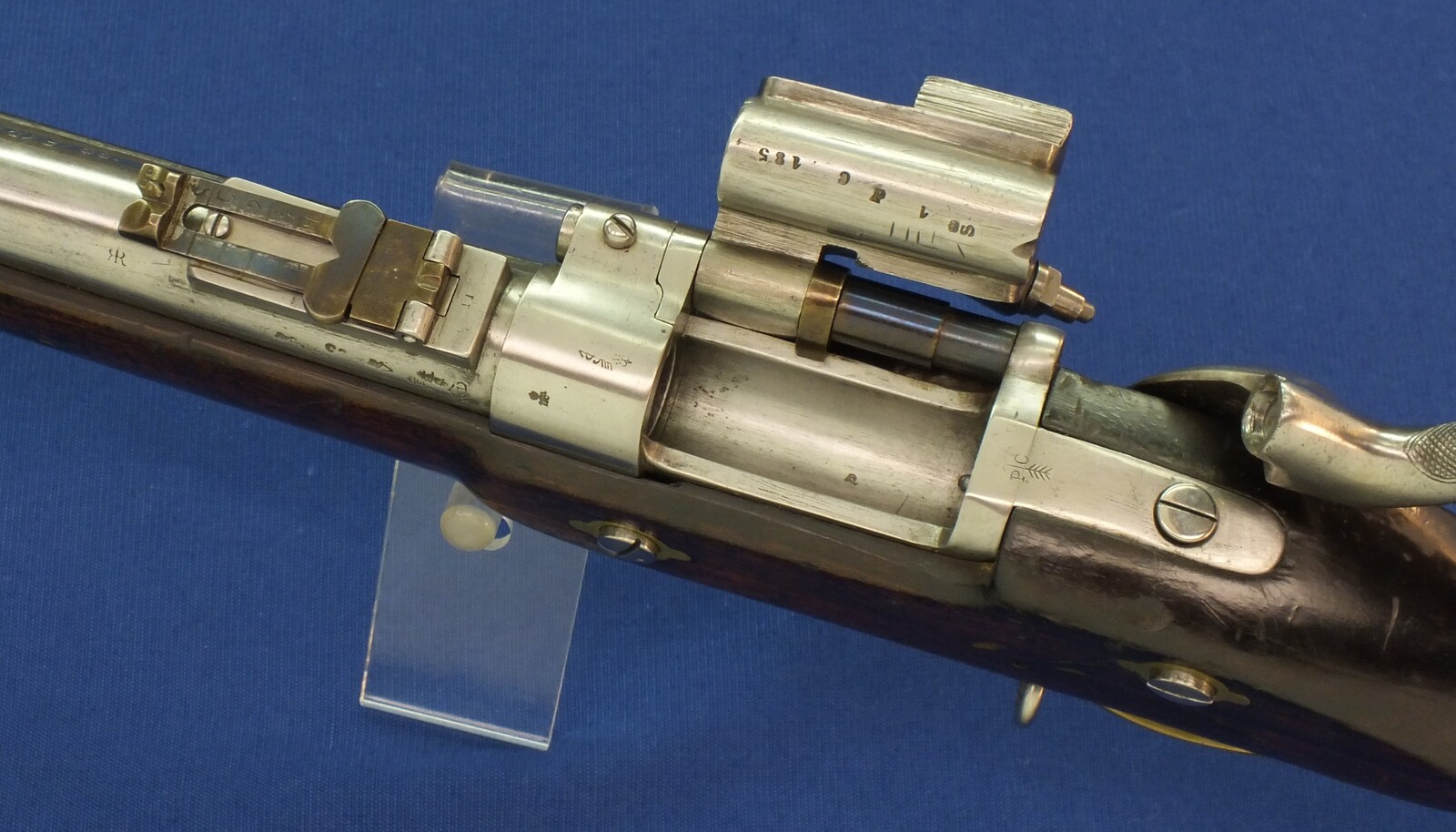 An antique British Enfield Snider Patent breech loading Rifle with Jaipur Armoury Mark. Caliber .577. Length 137cm. In very good condition. 