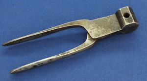 An antique Bullet Mold #88 for caliber 14mm, length 17cm. In very good condition. Price 150 euro.