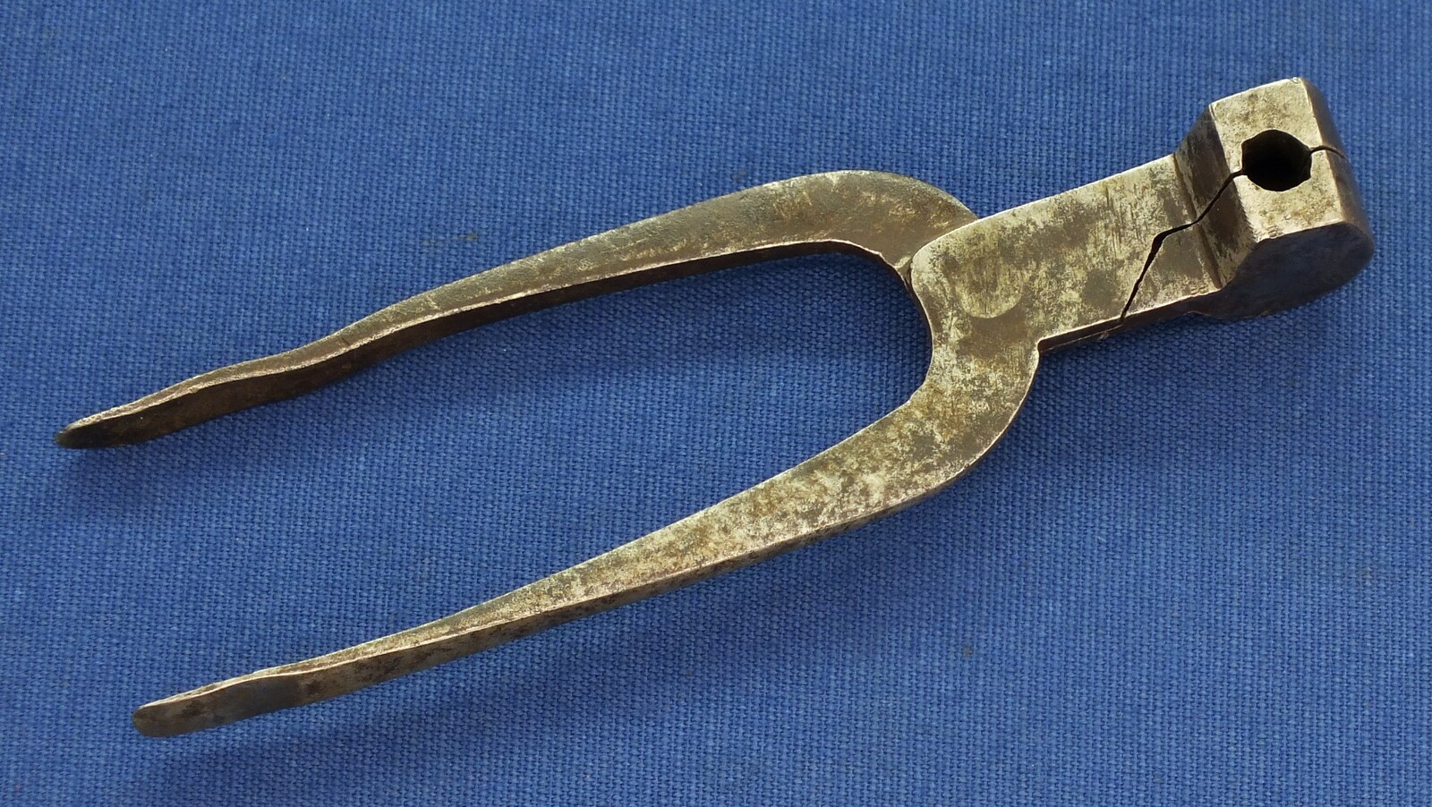An antique Bullet Mold for caliber 12,5mm, length 14cm. In very good condition. Price 115 euro.