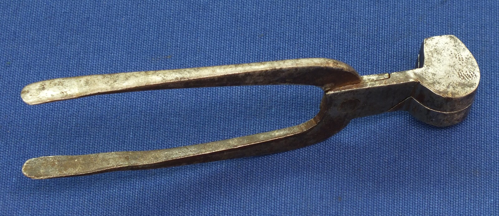 An antique Bullet Mold for caliber 12,5mm, length 14cm. In very good condition. Price 115 euro.