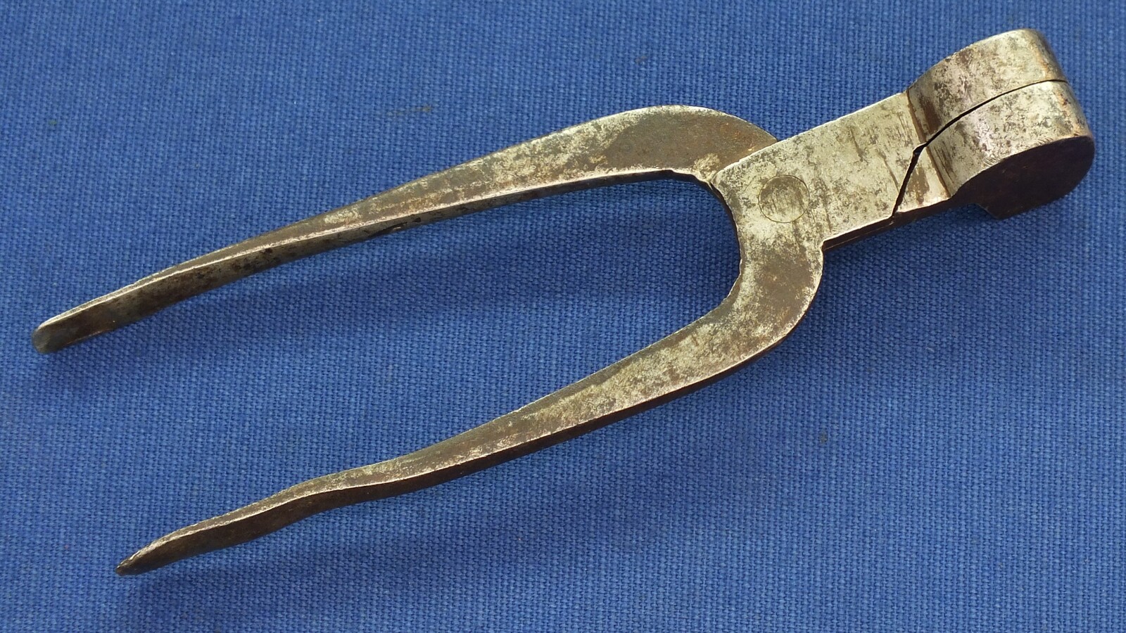 An antique Bullet Mold for caliber 12,5mm, length 14cm. In very good condition. Price 115 euro.