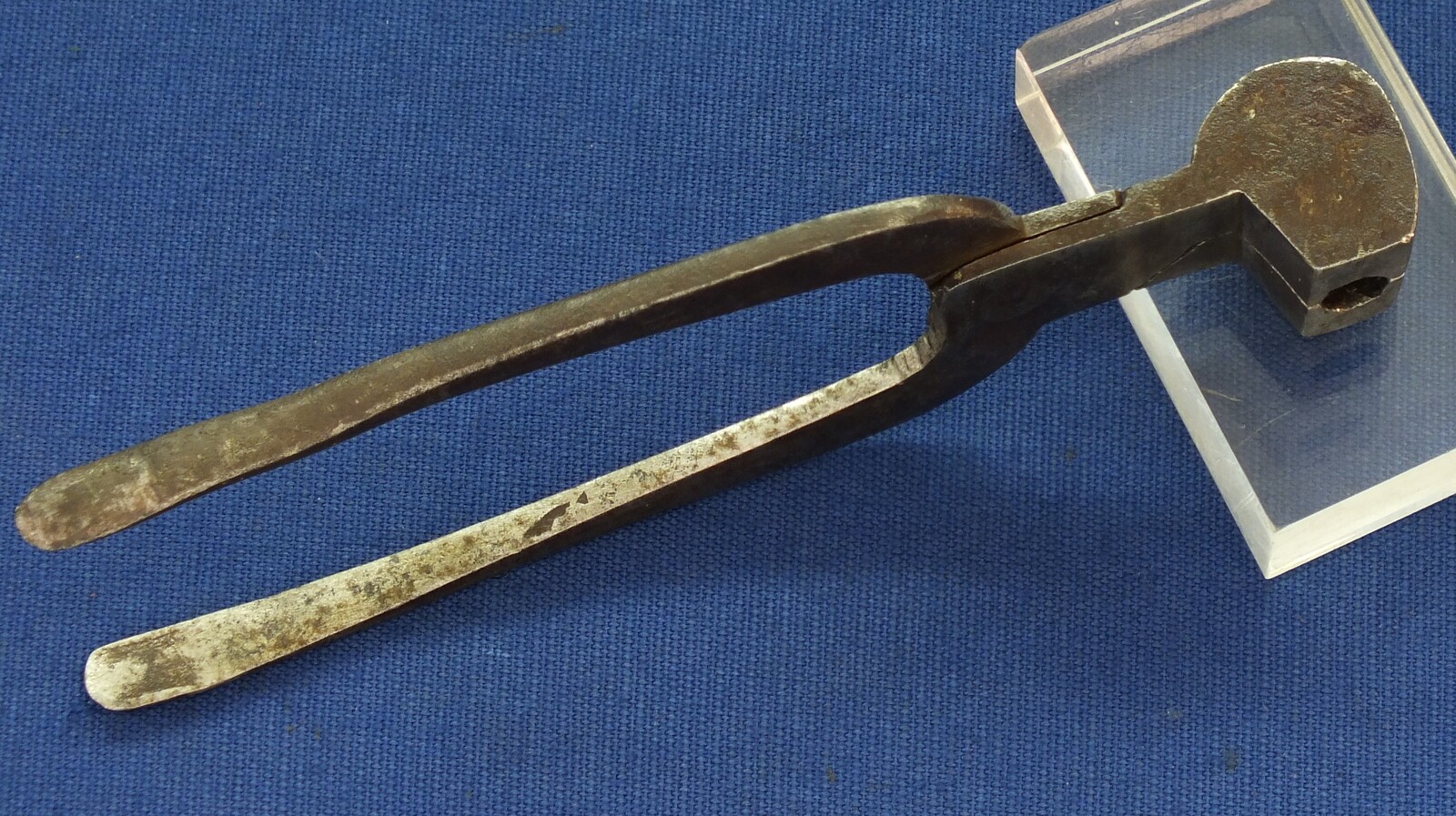 An antique Bullet Mold for caliber 12,5mm, length 14cm. In very good condition. Price 115 euro.
