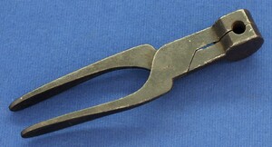 An antique Bullet Mold with sprue cutter for caliber 14,5mm, length 15,5cm. In very good condition. Price 115 euro.