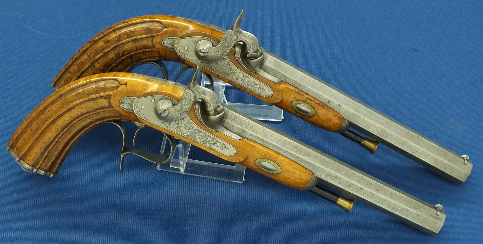 An antique cased pair of Belgian Liege Percussion pistols with Damast barrels. 13mm Caliber, length 34cm. In very good condition. Price 7.500 euro