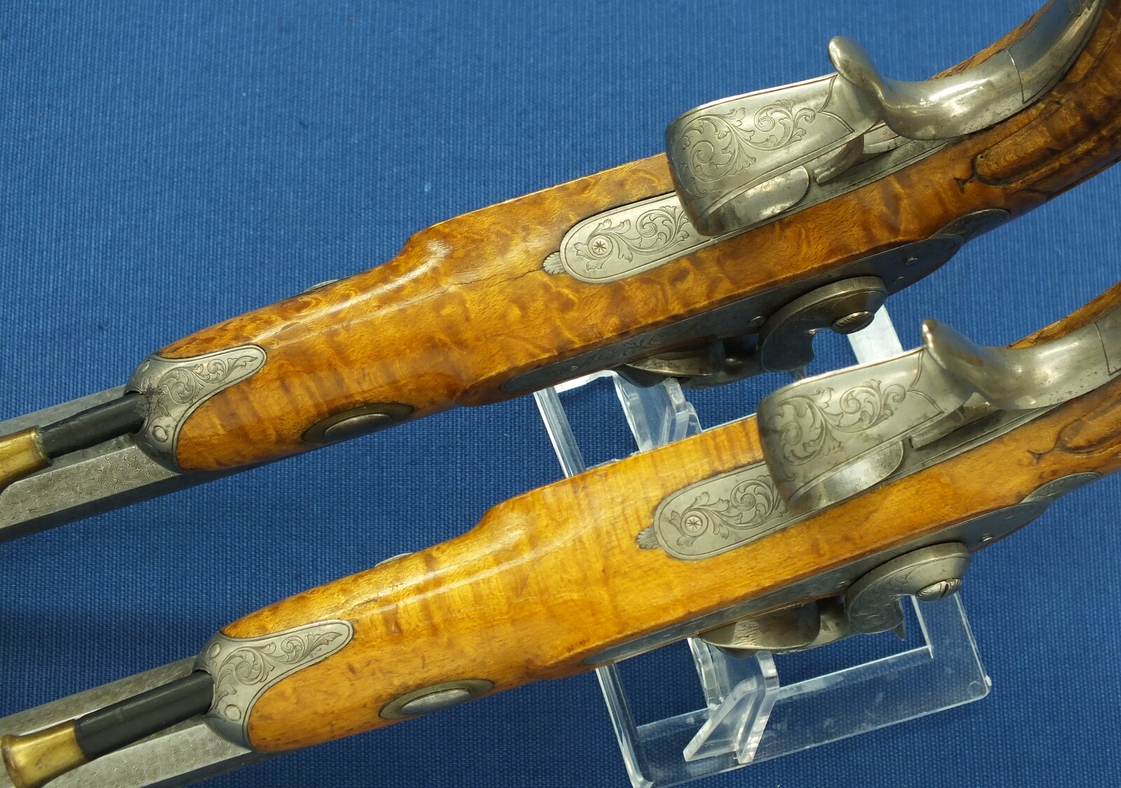An antique cased pair of Belgian Liege Percussion pistols with Damast barrels. 13mm Caliber, length 34cm. In very good condition. Price 7.500 euro