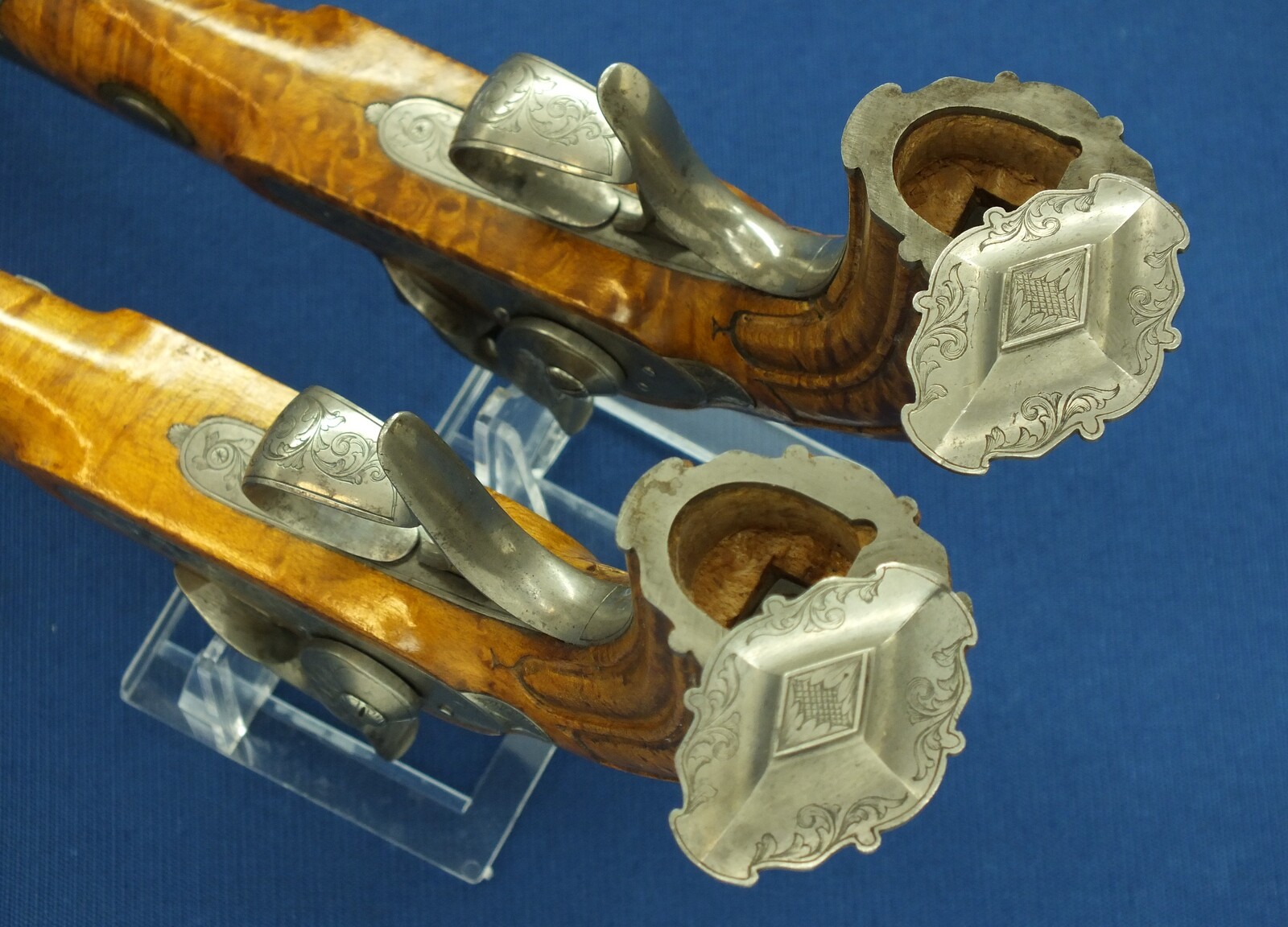 An antique cased pair of Belgian Liege Percussion pistols with Damast barrels. 13mm Caliber, length 34cm. In very good condition. Price 7.500 euro