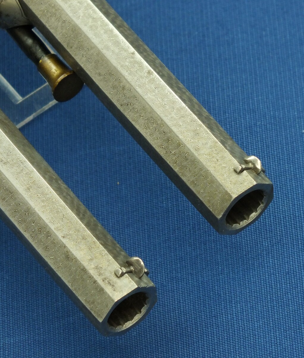 An antique cased pair of Belgian Liege Percussion pistols with Damast barrels. 13mm Caliber, length 34cm. In very good condition. Price 7.500 euro