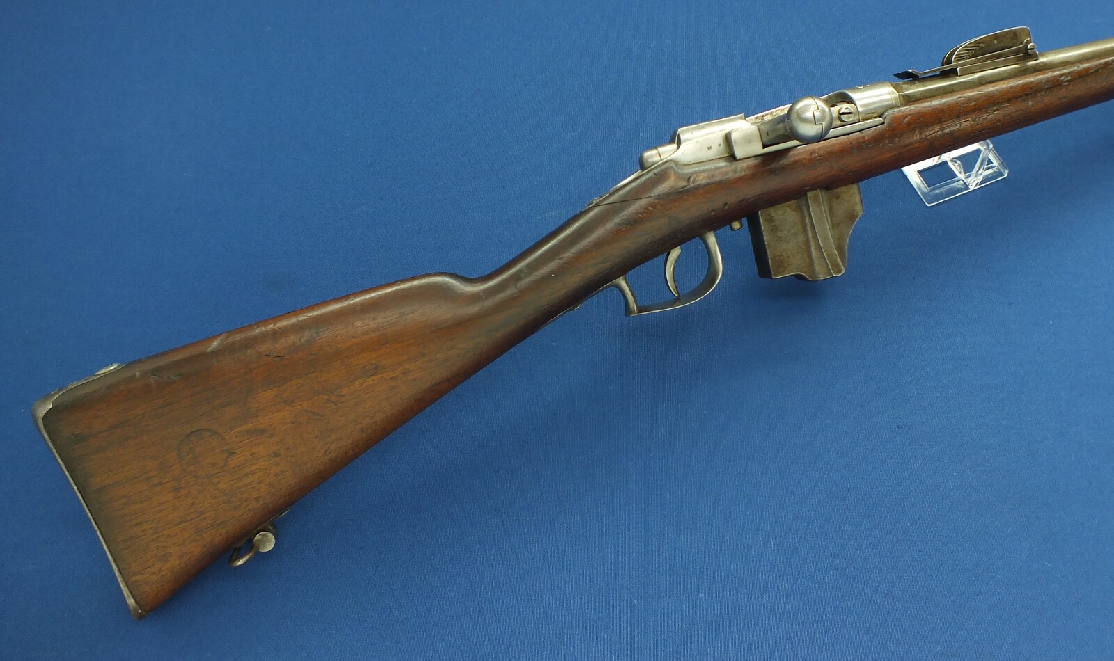 An antique Dutch Beaumont-Vitali Model 1871/88 Rifle by P. Stevens Maastricht. Caliber 11mm, Length 133cm. In good/very good condition. Price 950 euro.
