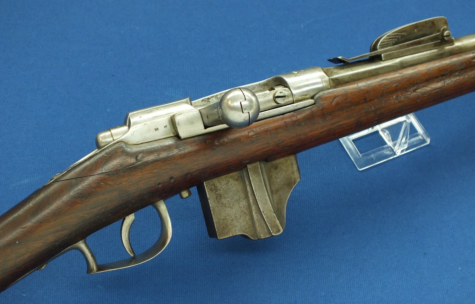 An antique Dutch Beaumont-Vitali Model 1871/88 Rifle by P. Stevens Maastricht. Caliber 11mm, Length 133cm. In good/very good condition. Price 950 euro.