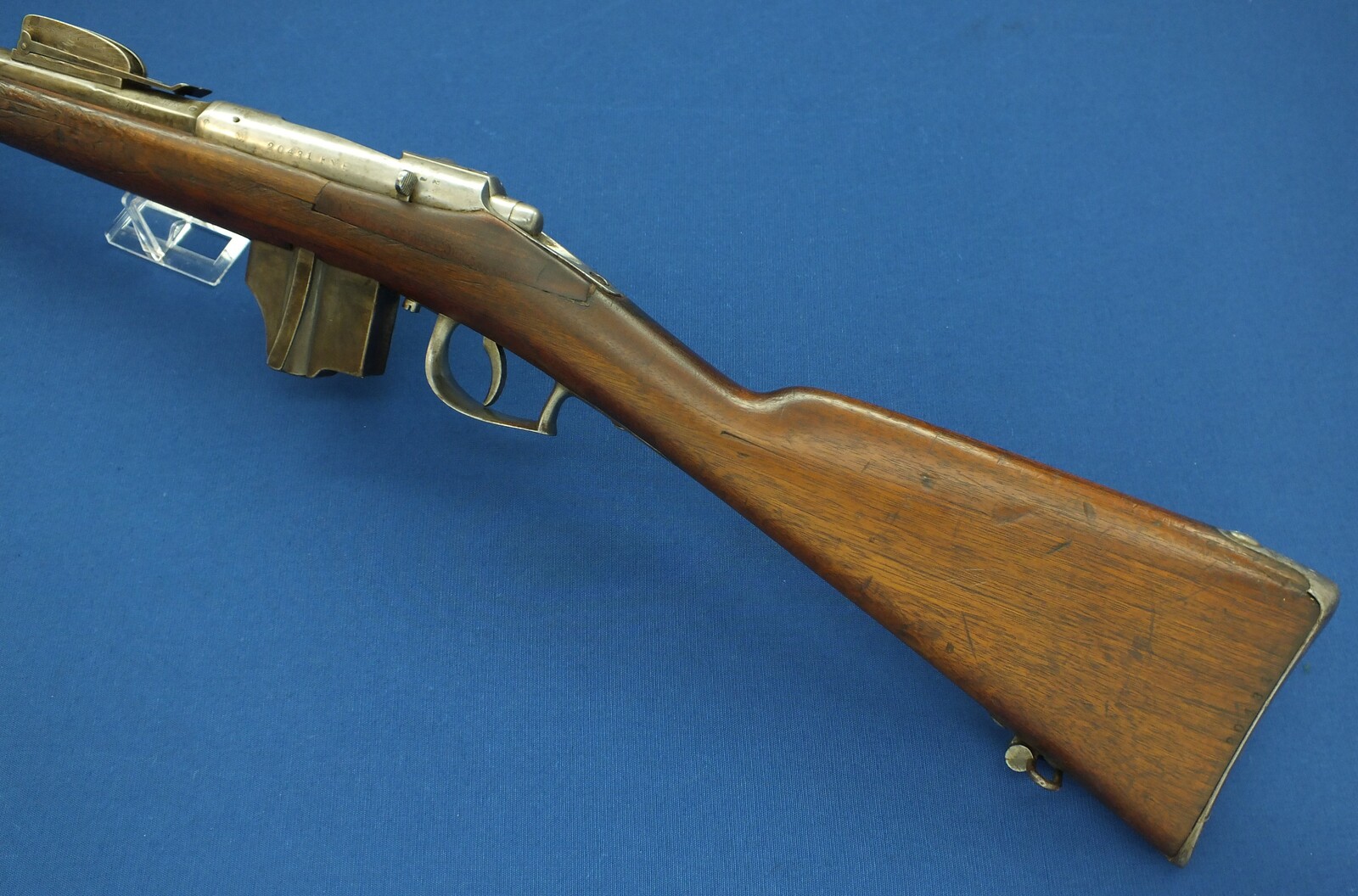 An antique Dutch Beaumont-Vitali Model 1871/88 Rifle by P. Stevens Maastricht. Caliber 11mm, Length 133cm. In good/very good condition. Price 950 euro.