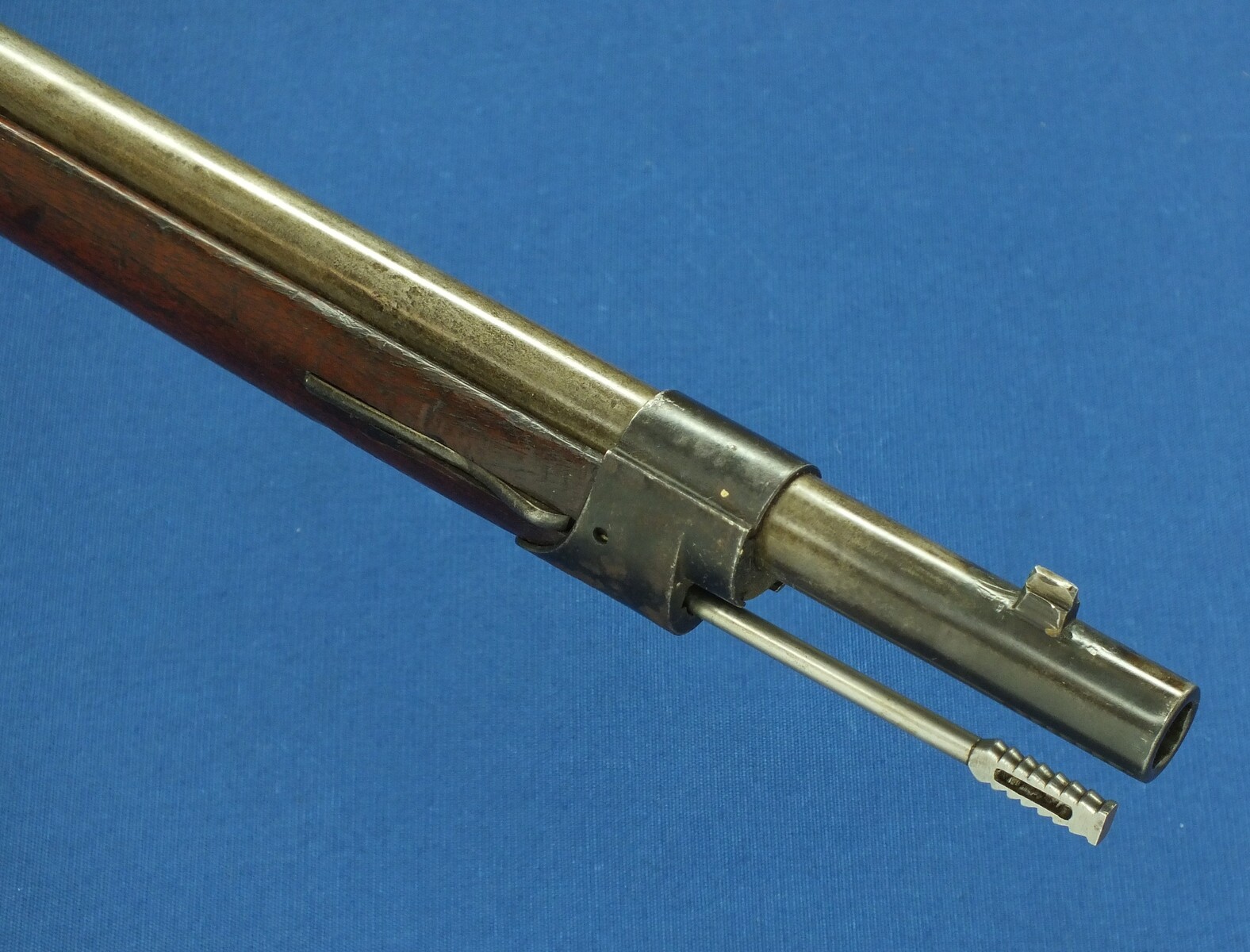 An antique Dutch Beaumont-Vitali Model 1871/88 Rifle by P. Stevens Maastricht. Caliber 11mm, Length 133cm. In good/very good condition. Price 950 euro.