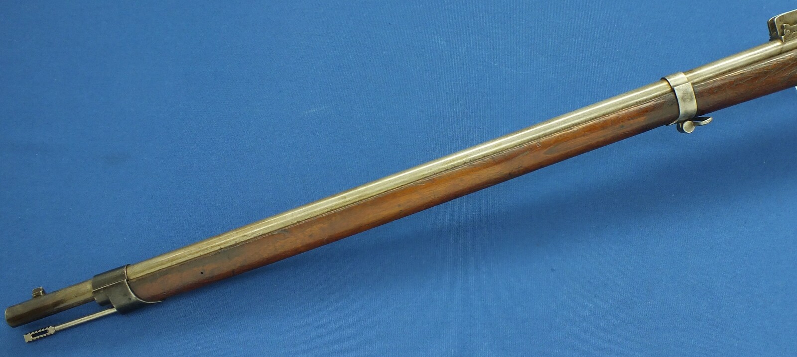 An antique Dutch Beaumont-Vitali Model 1871/88 Rifle by P. Stevens Maastricht. Caliber 11mm, Length 133cm. In good/very good condition. Price 950 euro.