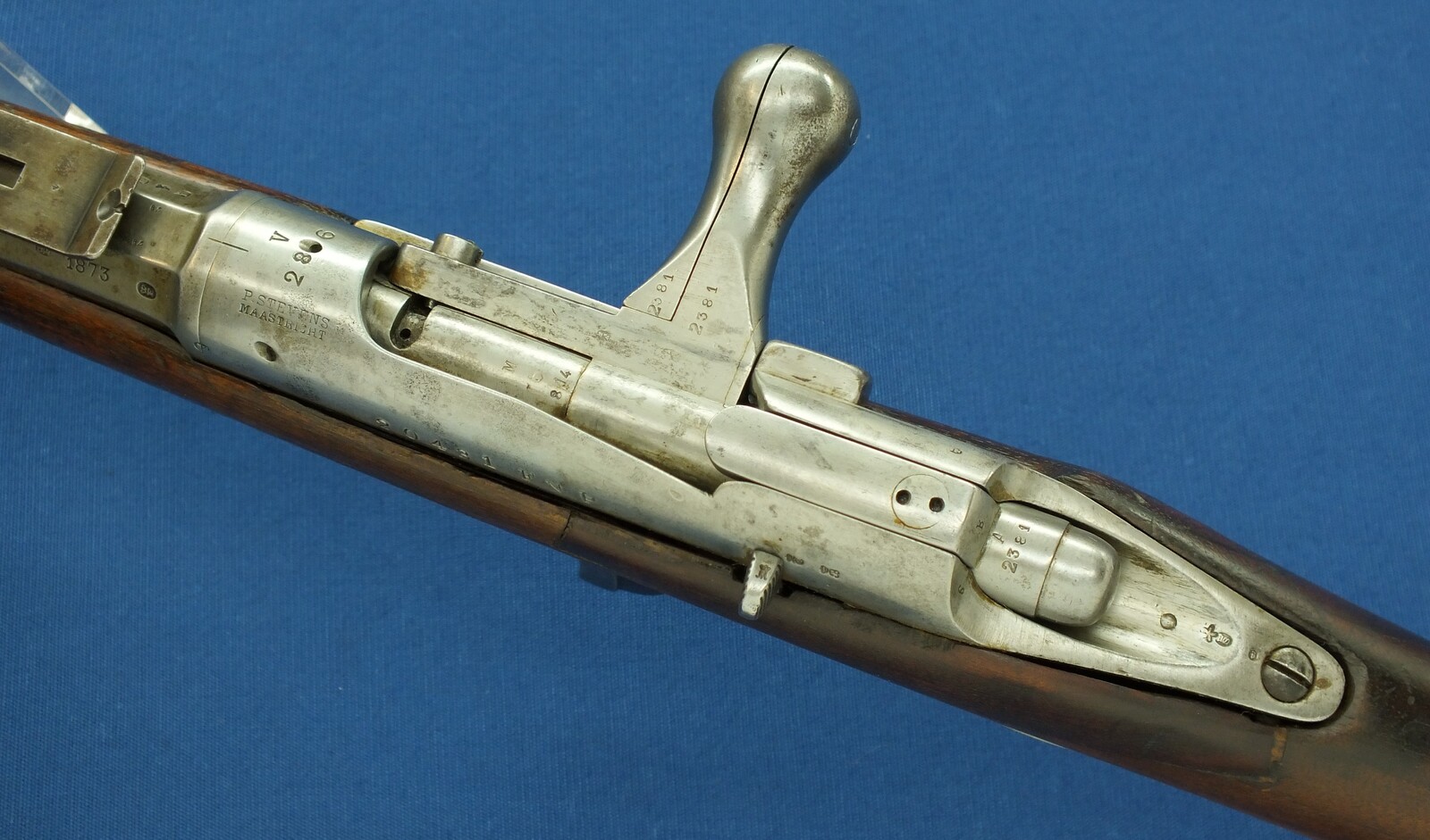 An antique Dutch Beaumont-Vitali Model 1871/88 Rifle by P. Stevens Maastricht. Caliber 11mm, Length 133cm. In good/very good condition. Price 950 euro.